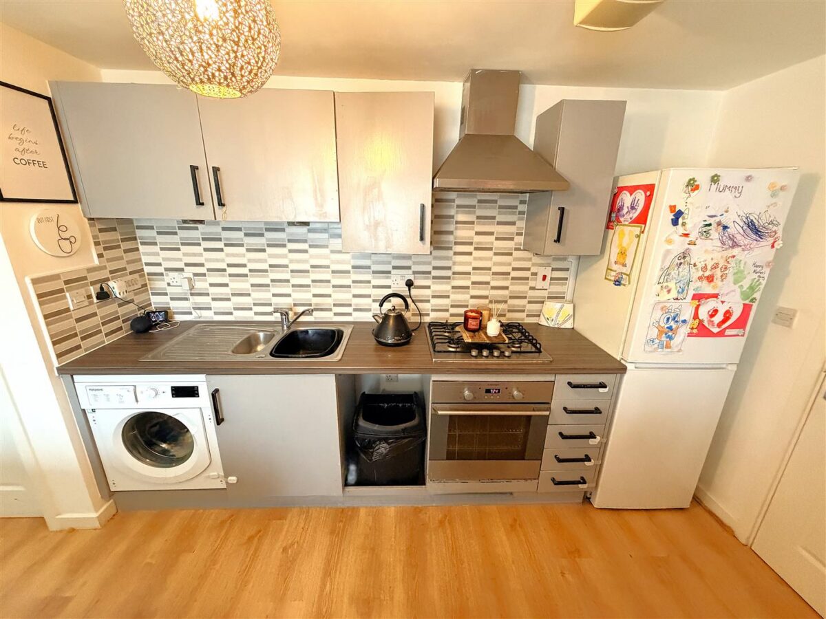 Pascal Close, Corby