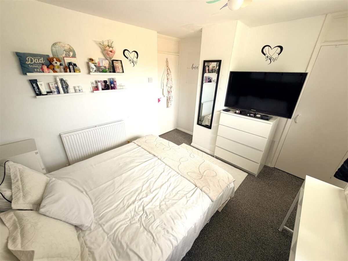 Taunton Avenue, Corby