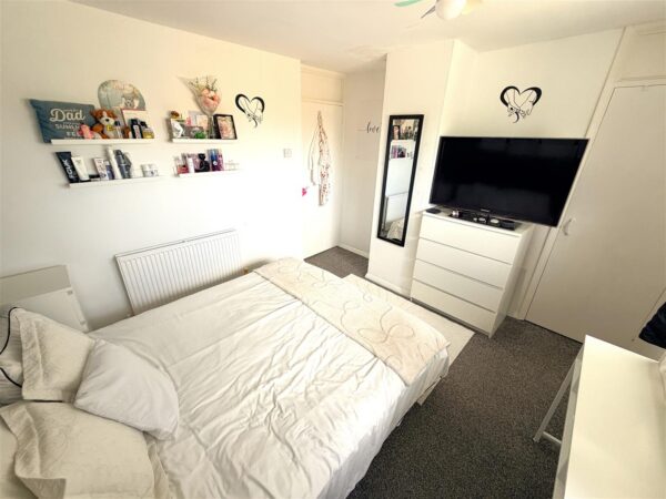 Taunton Avenue, Corby