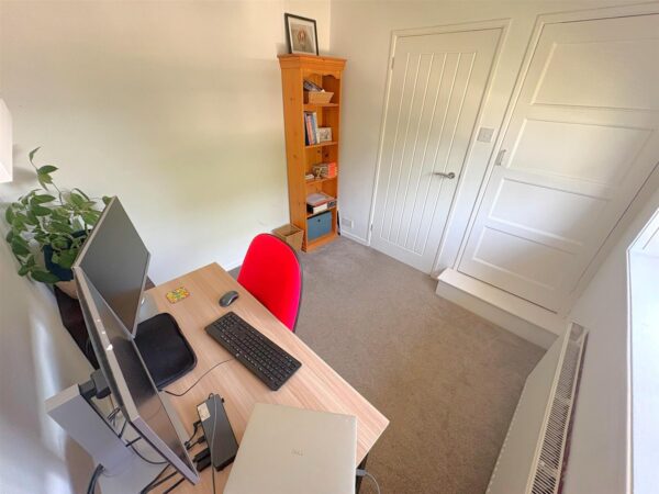 Welland Vale Road, Corby