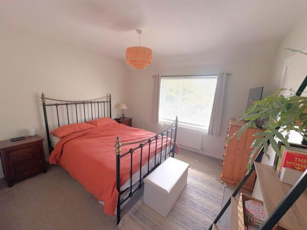 Welland Vale Road, Corby