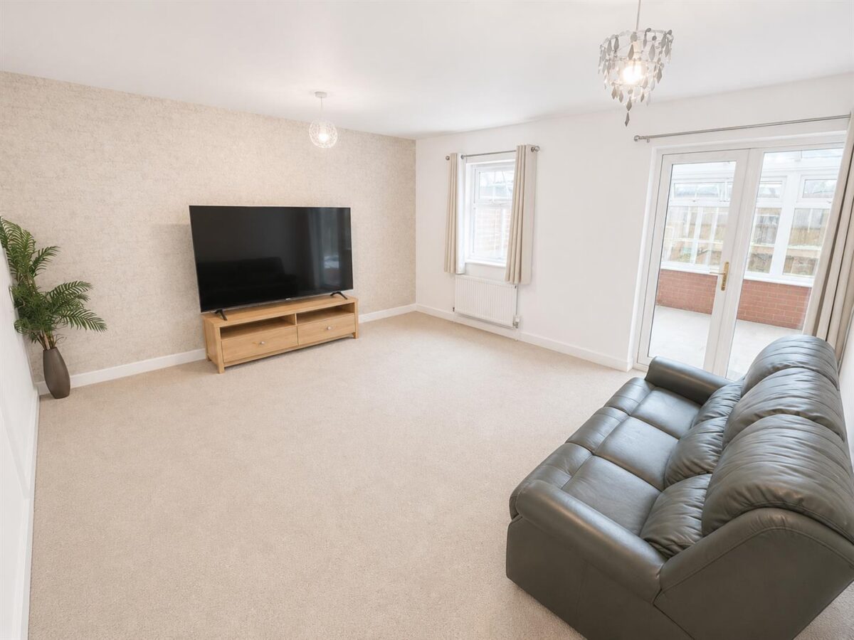 Outfield Close, Great Oakley, Corby