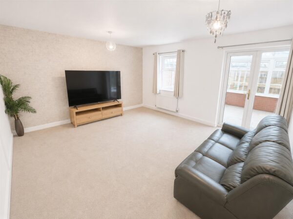Outfield Close, Great Oakley, Corby