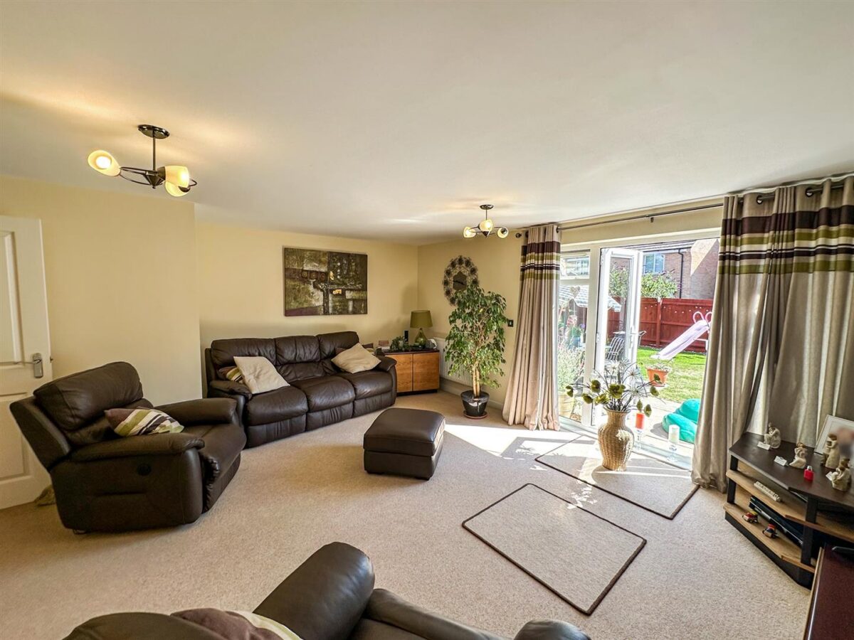 Lyveden Way, Corby, North Northamptonshire, N