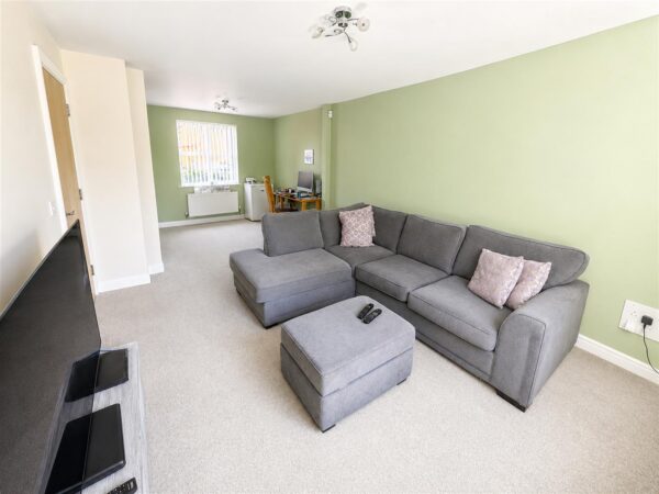 Newmarket Close, Corby