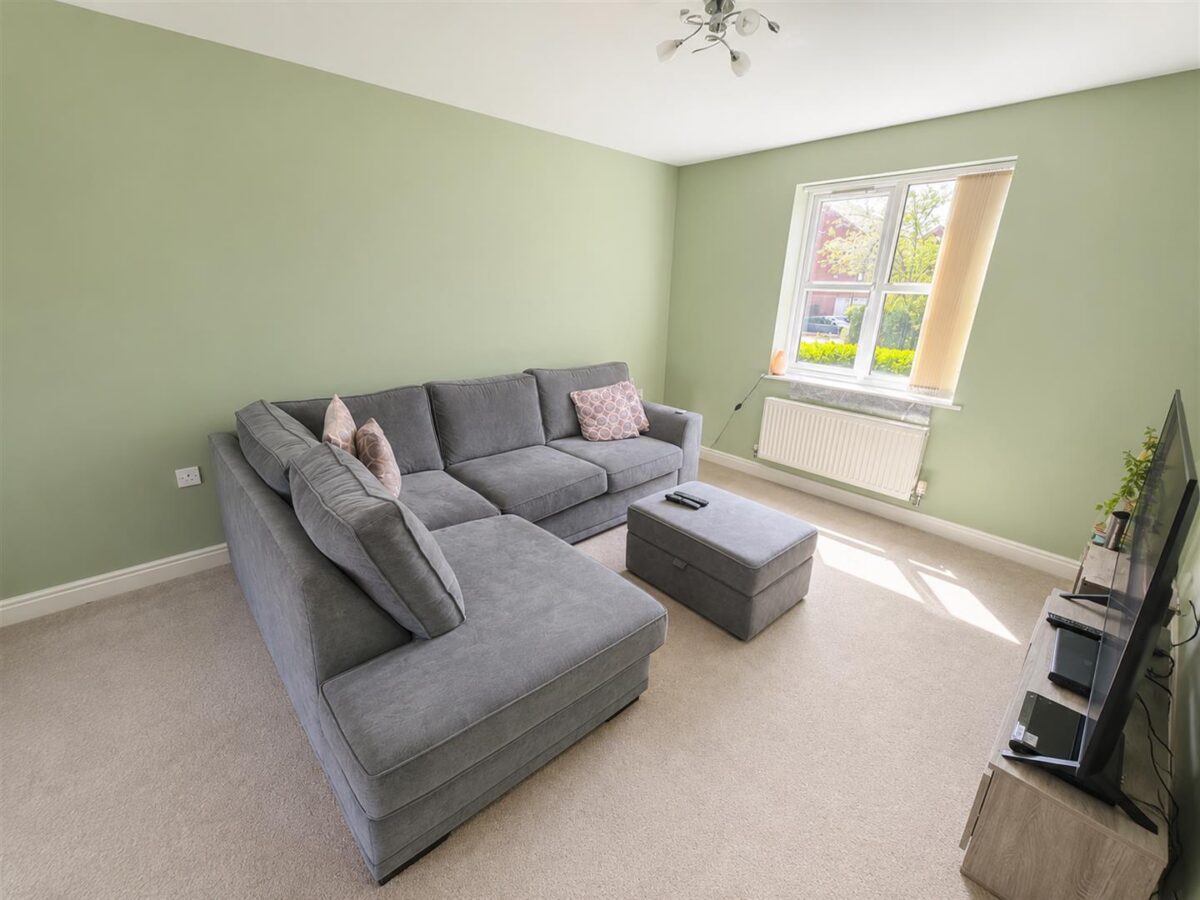Newmarket Close, Corby