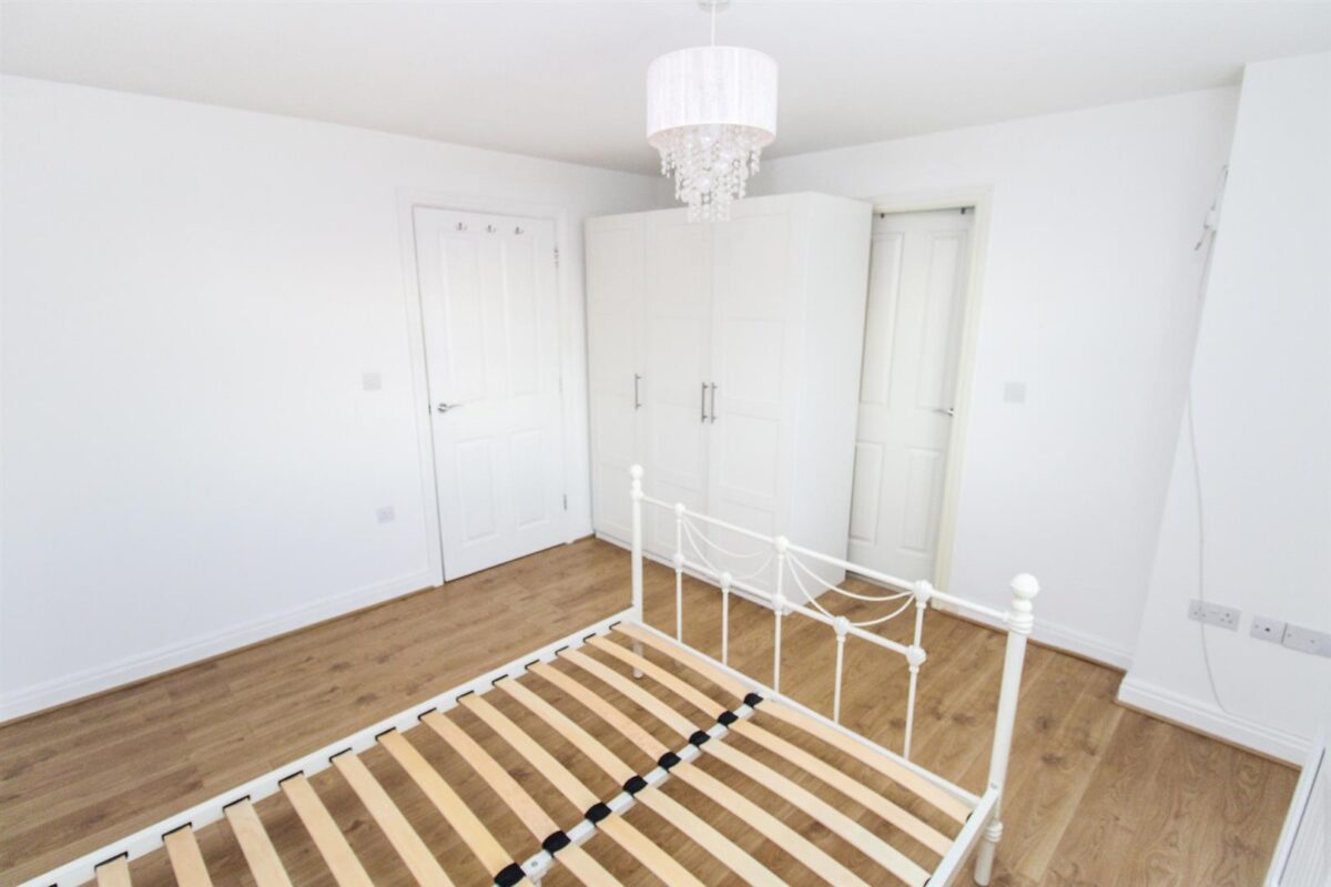 Newmarket Close, Corby