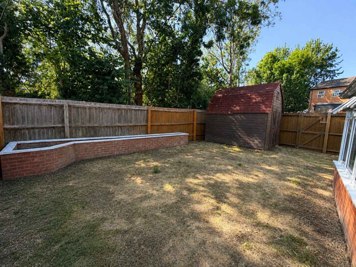 Outfield Close, Great Oakley, Corby