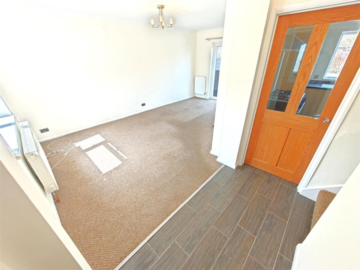 West Glebe Road, Corby
