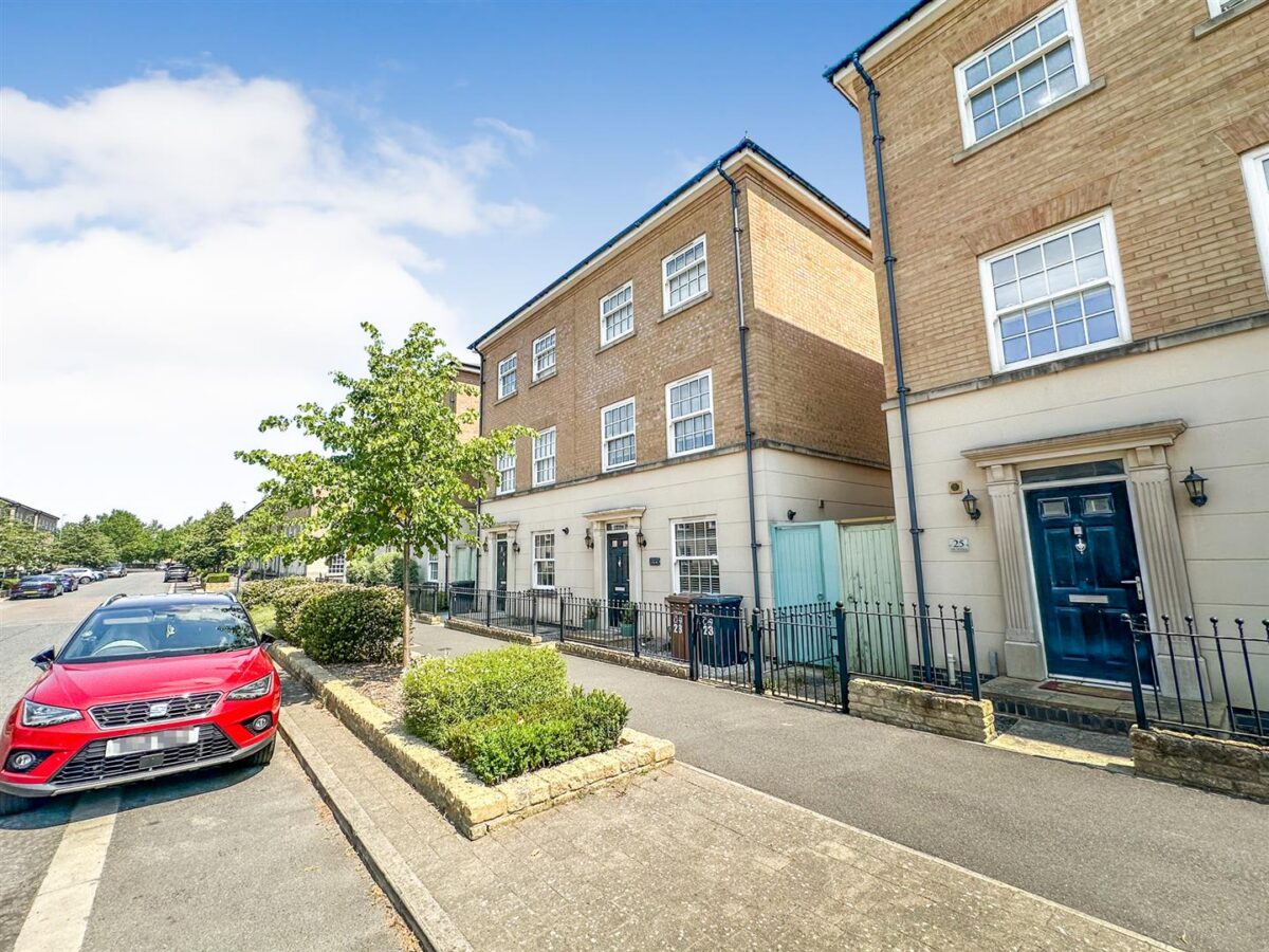 The Avenue, Corby