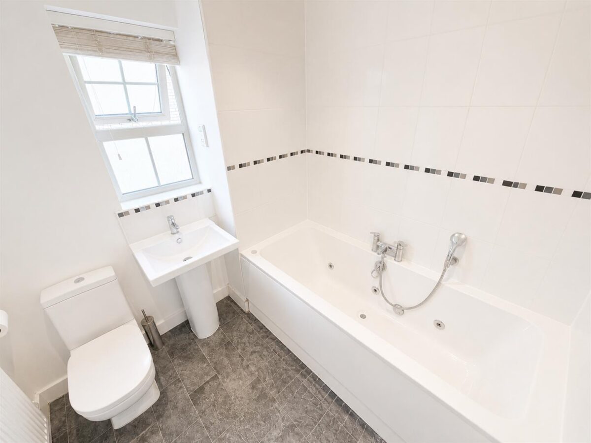 Outfield Close, Great Oakley, Corby