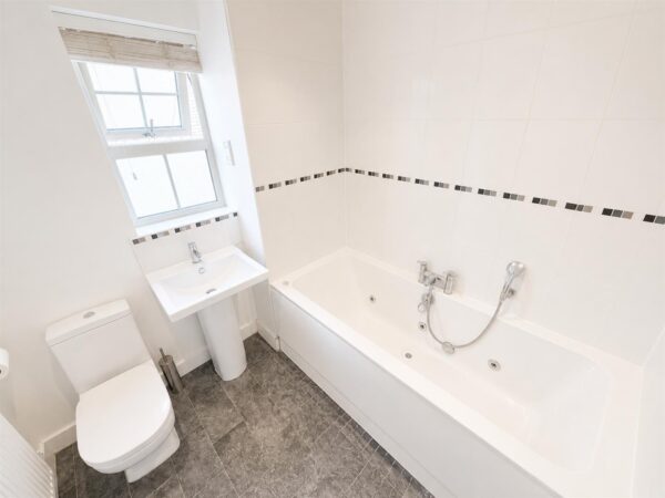 Outfield Close, Great Oakley, Corby
