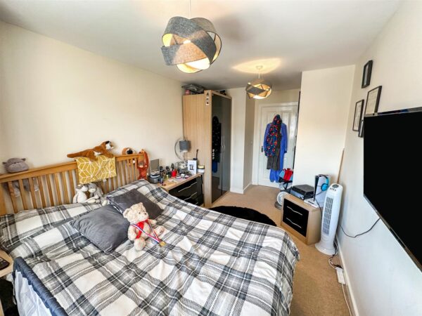 Lyveden Way, Corby, North Northamptonshire, N