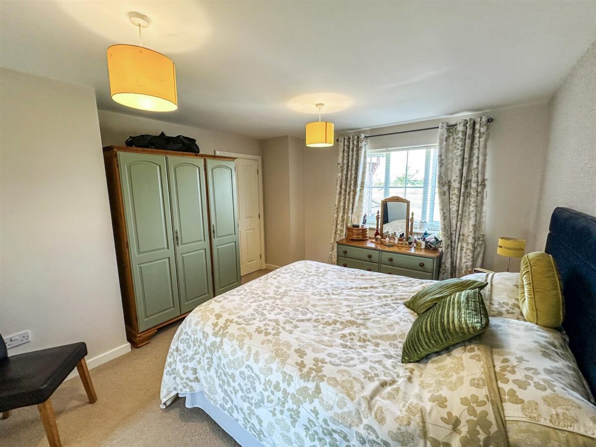 Lyveden Way, Corby, North Northamptonshire, N