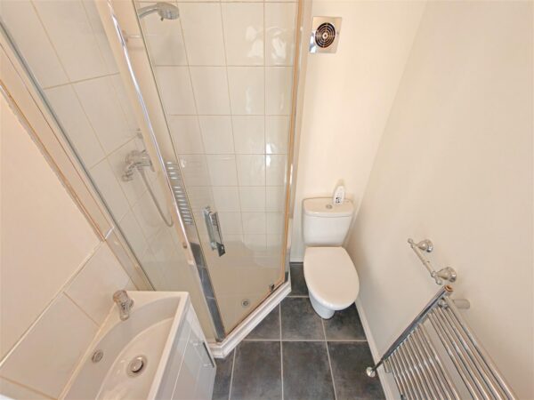 West Glebe Road, Corby