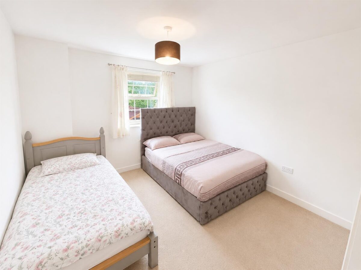 Outfield Close, Great Oakley, Corby