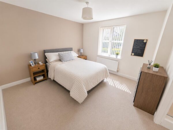 Newmarket Close, Corby