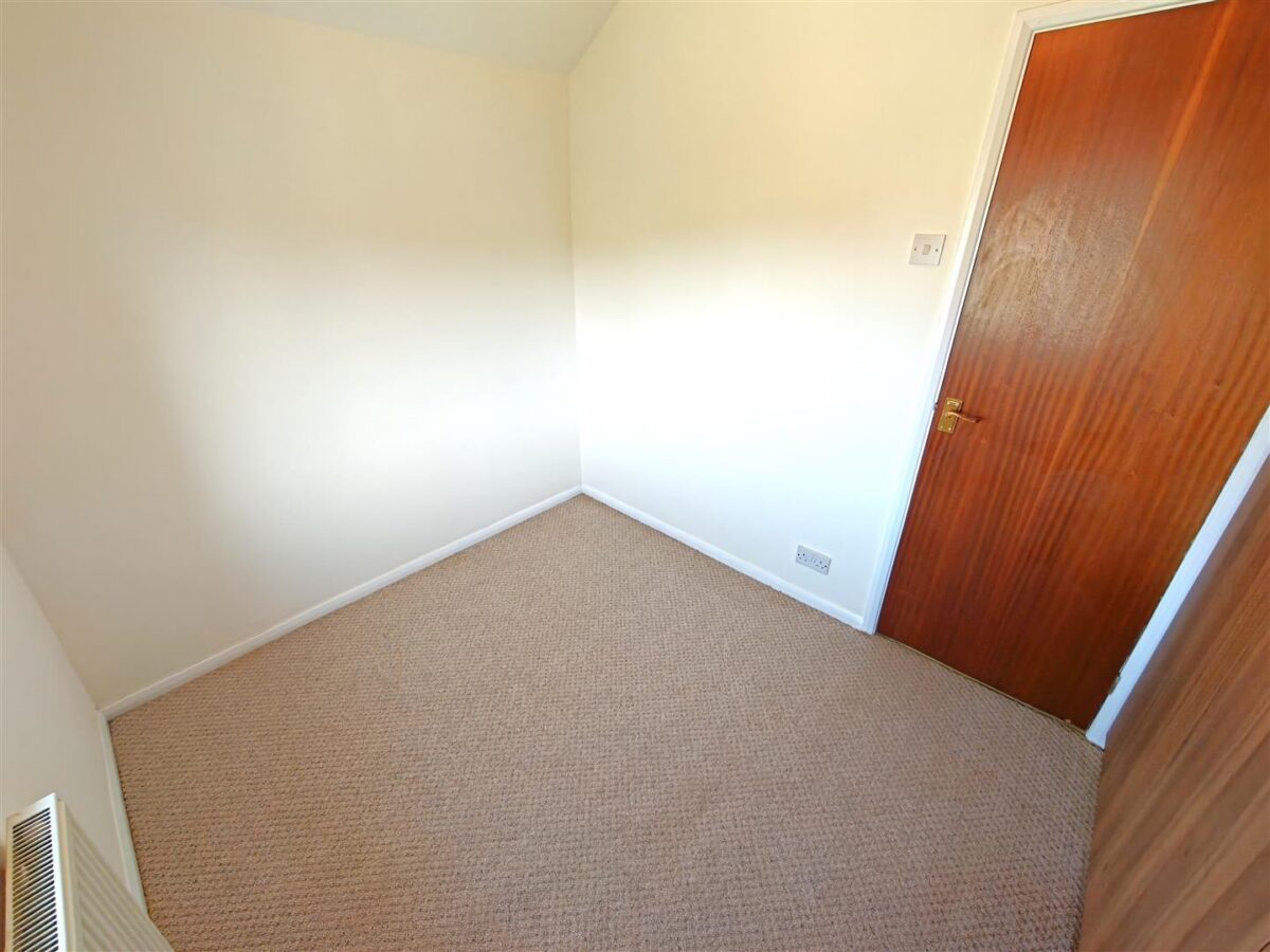 West Glebe Road, Corby