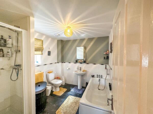 Lyveden Way, Corby, North Northamptonshire, N