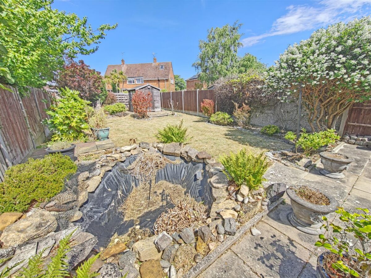 West Glebe Road, Corby