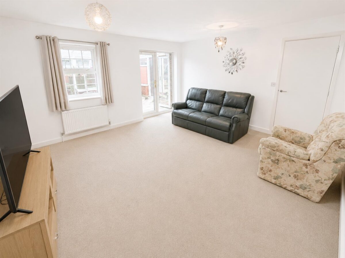 Outfield Close, Great Oakley, Corby