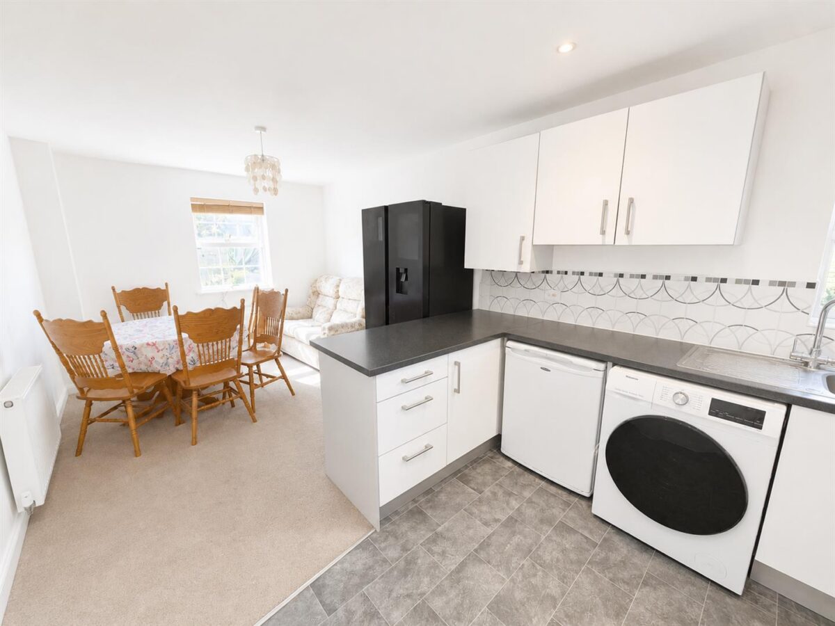 Outfield Close, Great Oakley, Corby