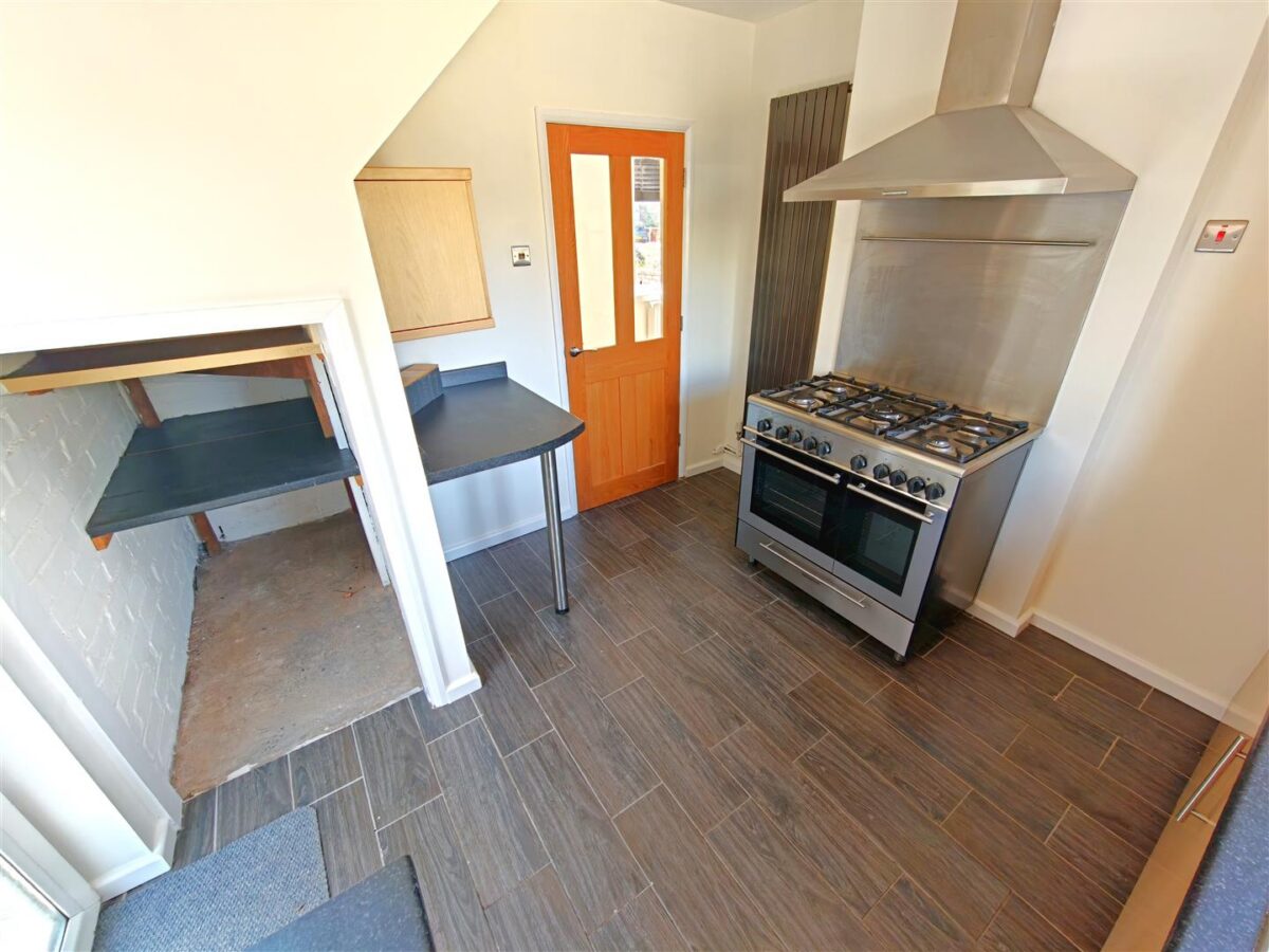 West Glebe Road, Corby