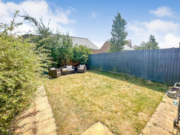 The Avenue, Corby