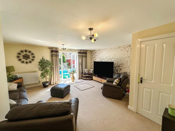 Lyveden Way, Corby, North Northamptonshire, N
