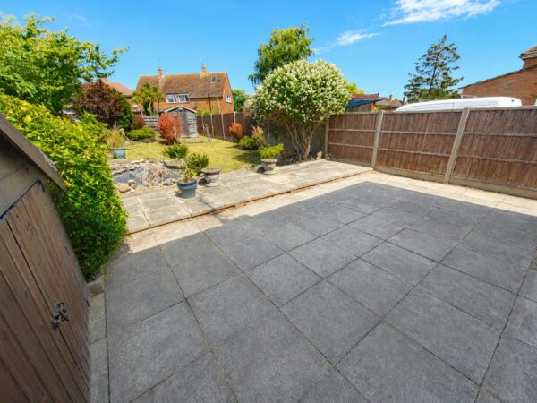 West Glebe Road, Corby