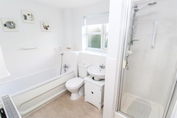 Newmarket Close, Corby