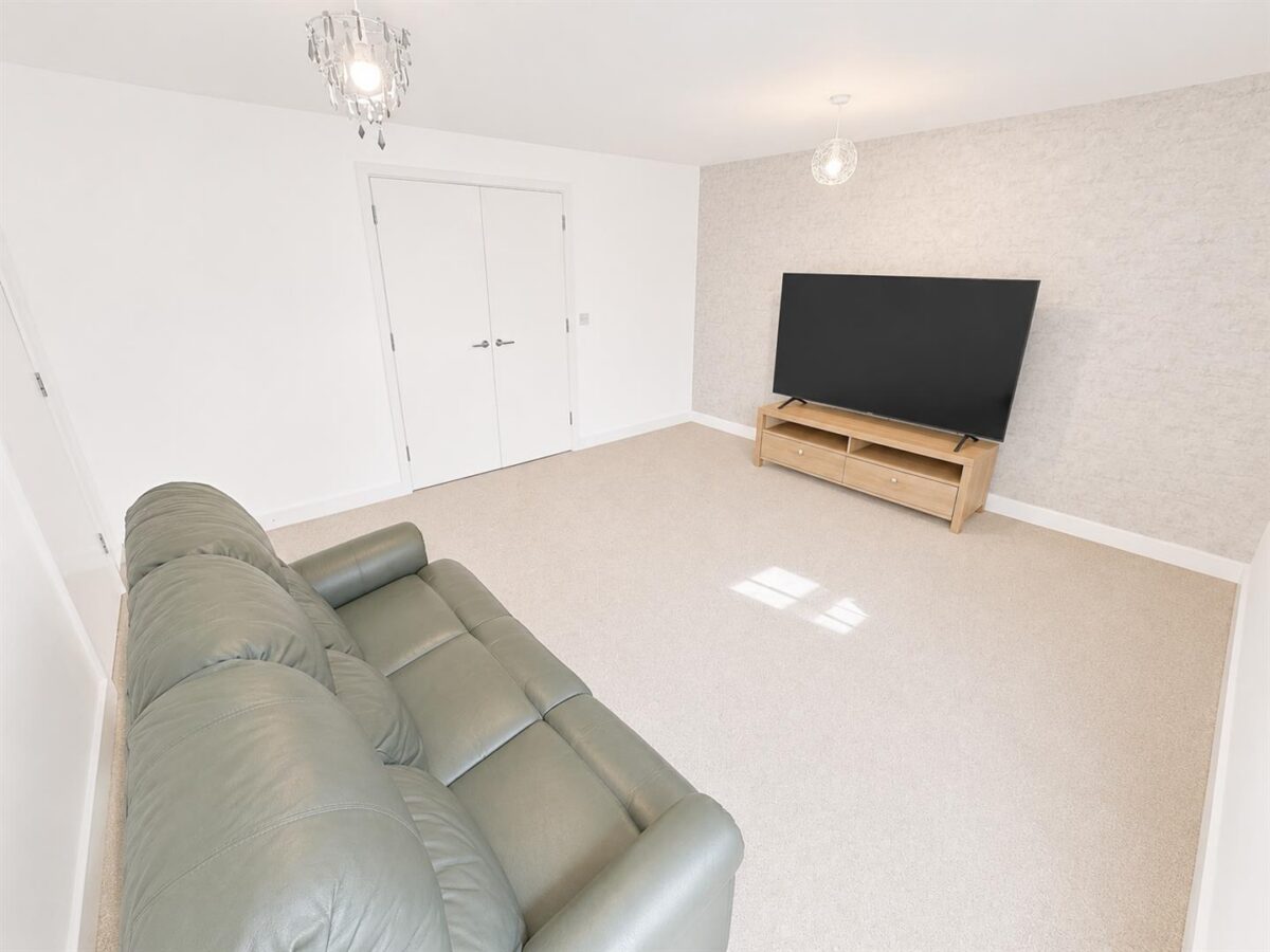 Outfield Close, Great Oakley, Corby