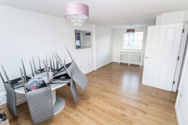 Newmarket Close, Corby