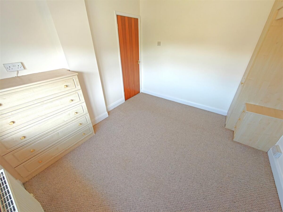 West Glebe Road, Corby