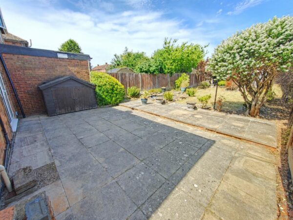 West Glebe Road, Corby