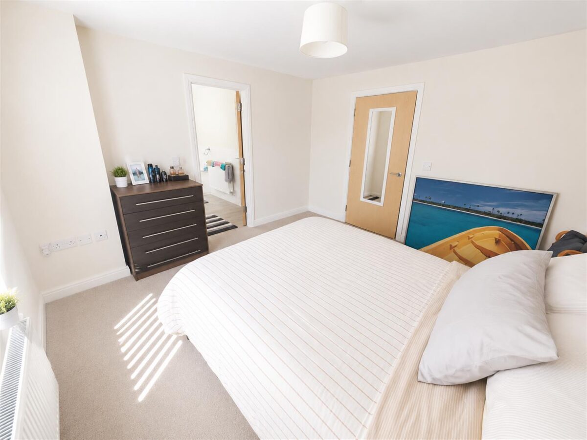 Newmarket Close, Corby