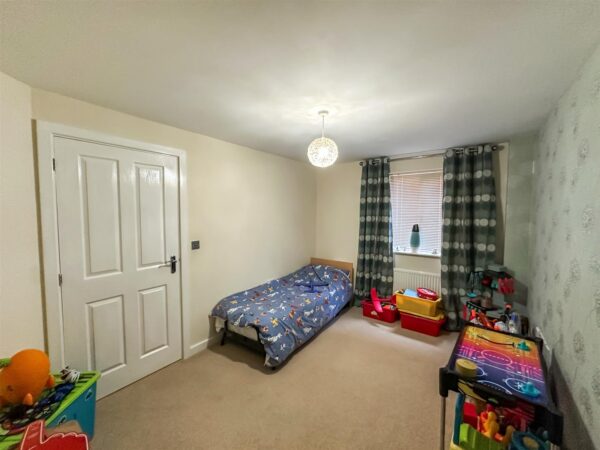 Lyveden Way, Corby, North Northamptonshire, N