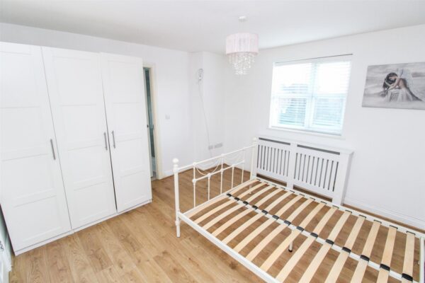 Newmarket Close, Corby