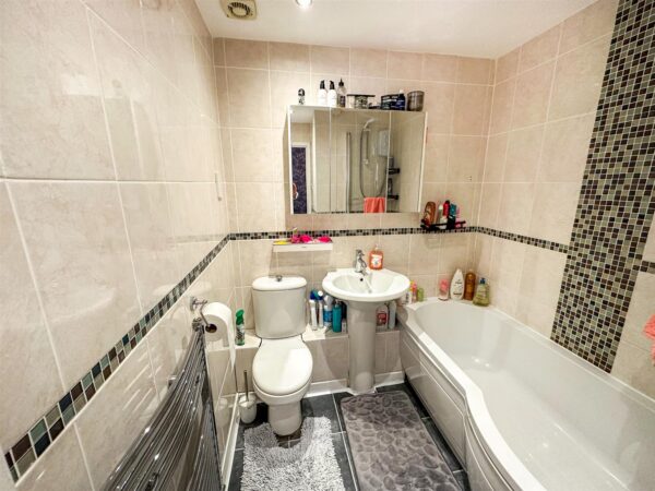 Waltham Close, Corby