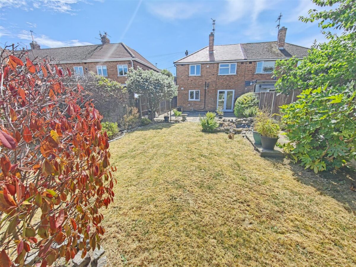 West Glebe Road, Corby