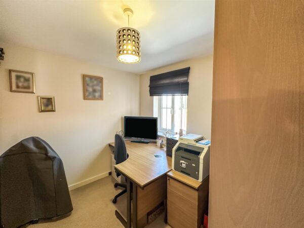 Lyveden Way, Corby, North Northamptonshire, N