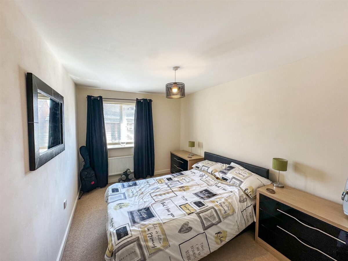 Lyveden Way, Corby, North Northamptonshire, N
