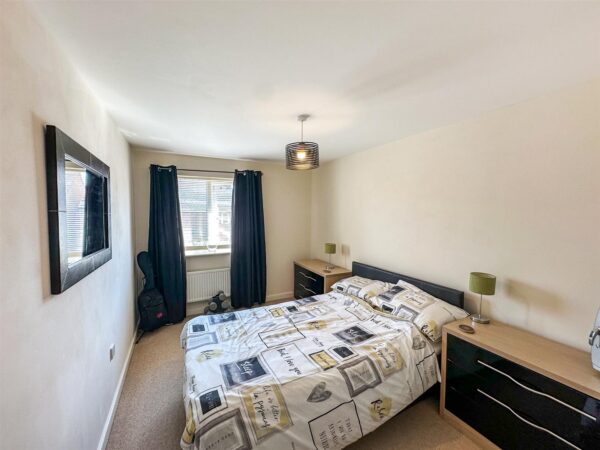 Lyveden Way, Corby, North Northamptonshire, N