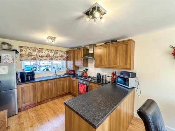 Lyveden Way, Corby, North Northamptonshire, N
