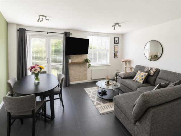 The Avenue, Corby