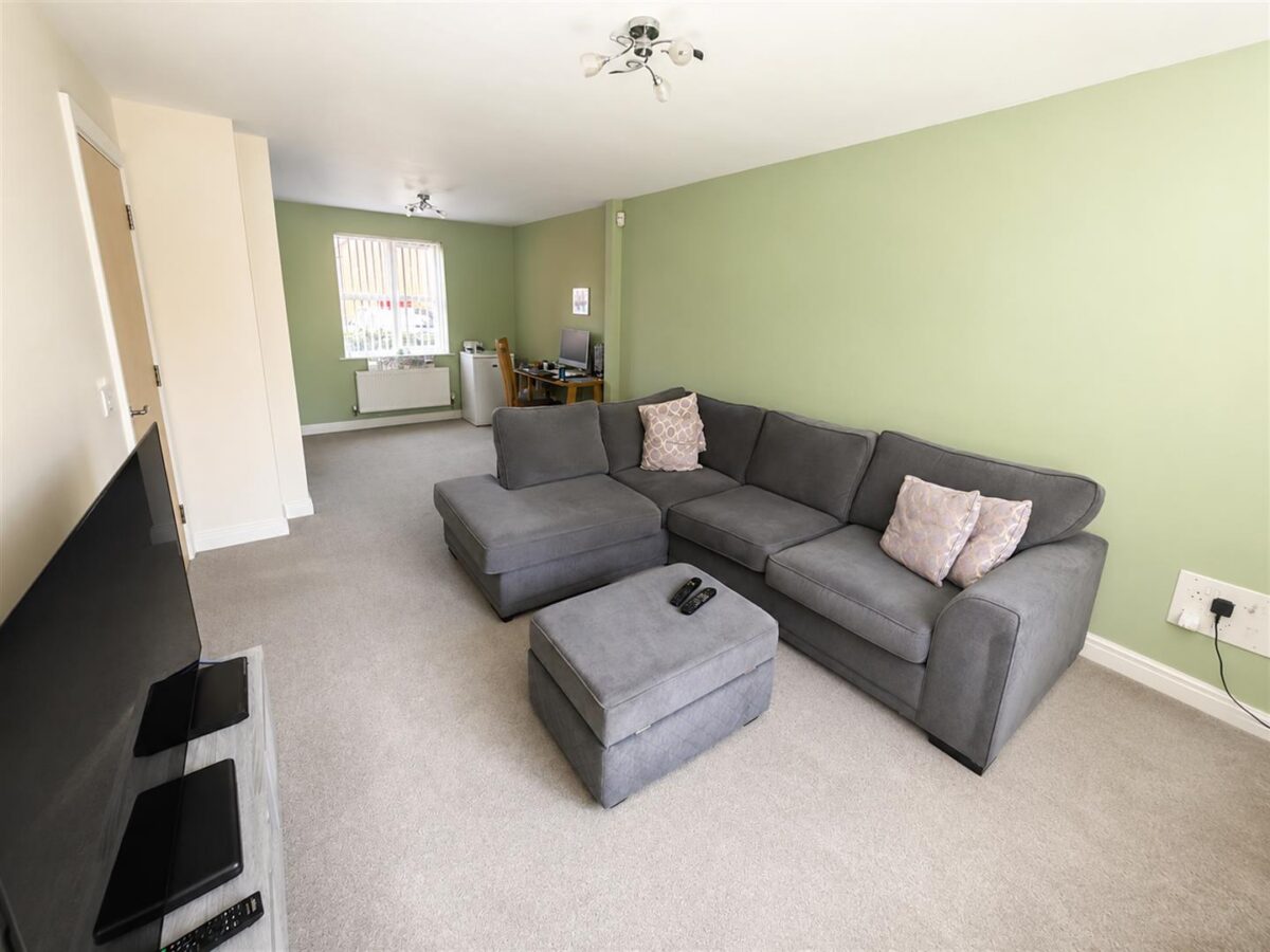 Newmarket Close, Corby