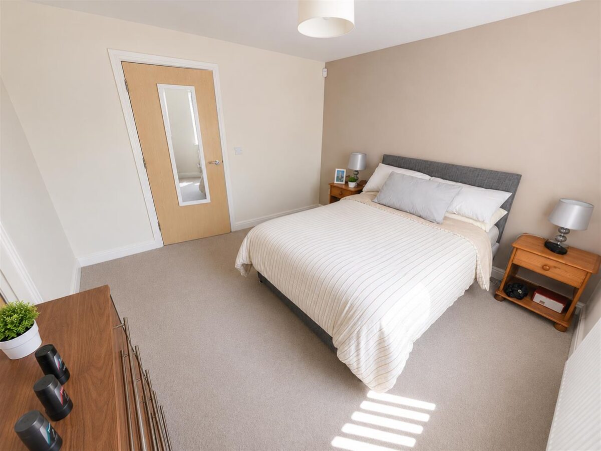 Newmarket Close, Corby