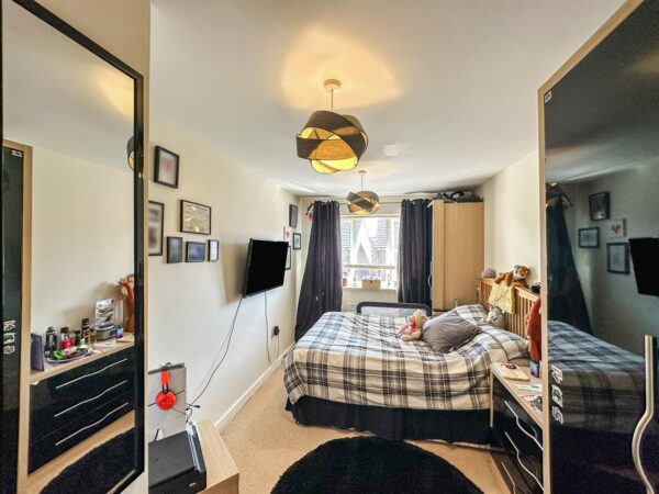 Lyveden Way, Corby, North Northamptonshire, N