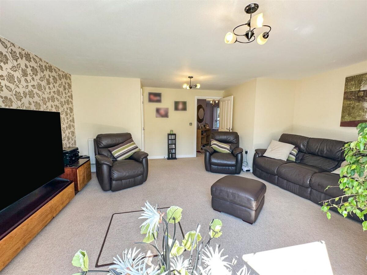 Lyveden Way, Corby, North Northamptonshire, N