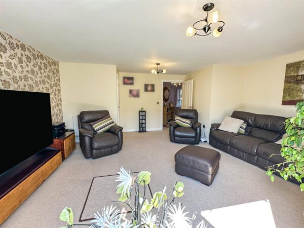Lyveden Way, Corby, North Northamptonshire, N